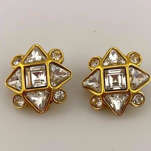 SWAROVSKI AUSTRIAN CRYSTALS VINTAGE GOLD PLATE clip-on earrings 7/8" SIGNED VTG